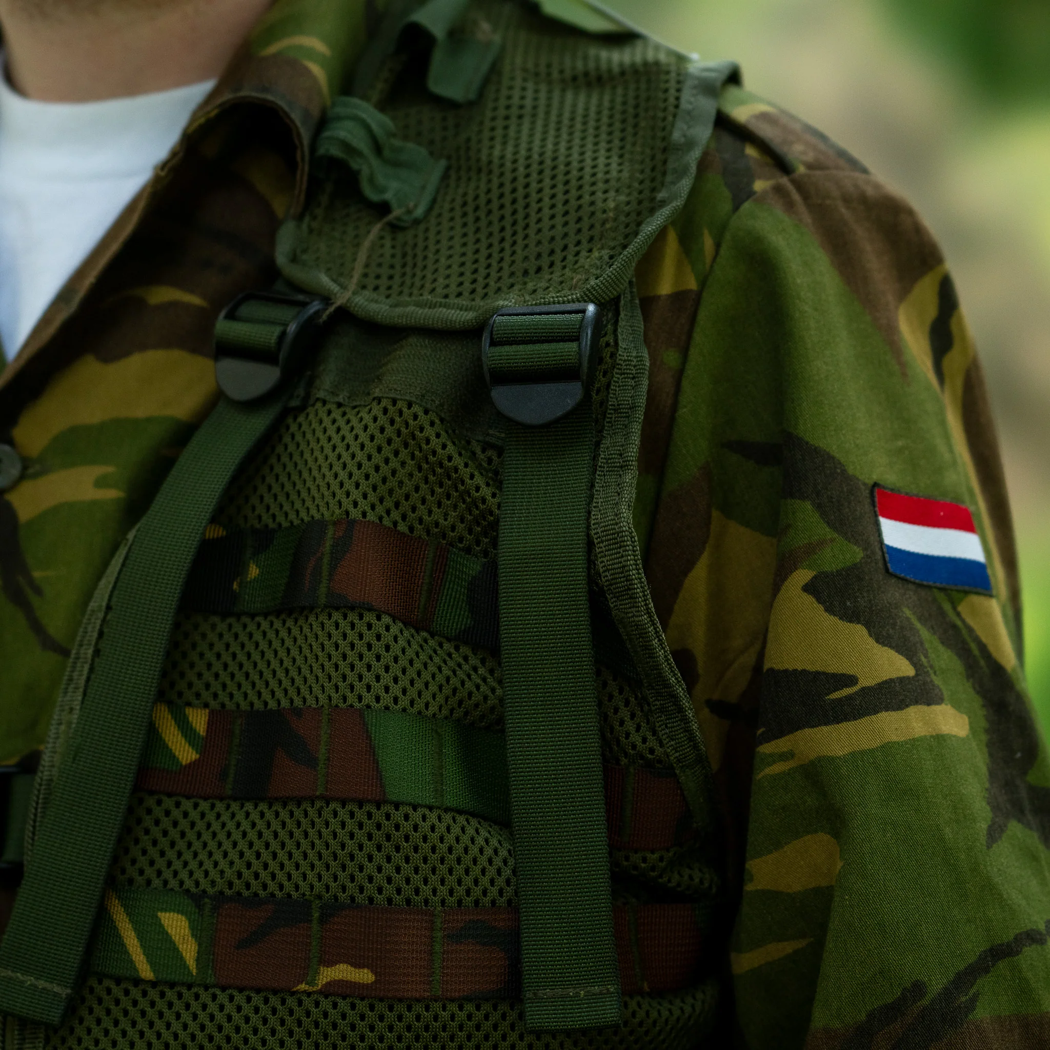 Issued Dutch Modular Vest - Image 8