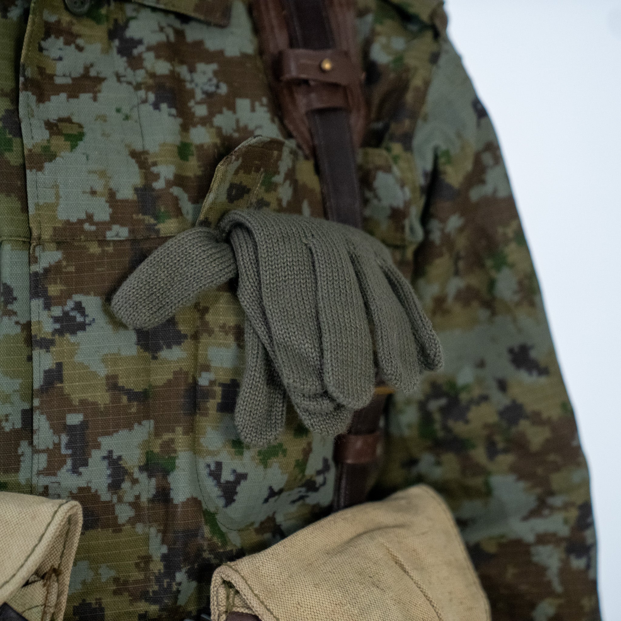 Unissued Russian FSB Border Guard Field Shirt - Image 4