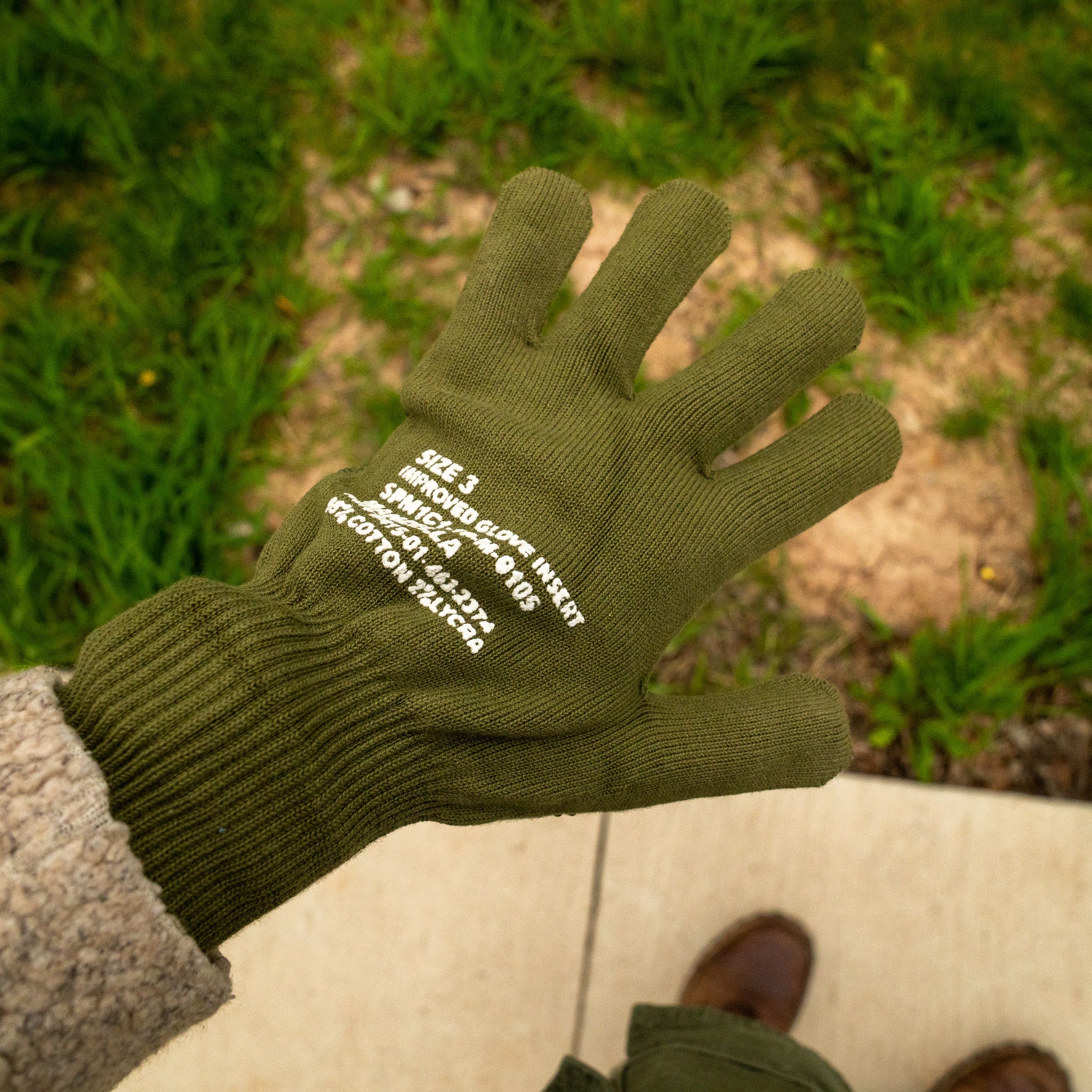 Issued USMC Grip Dot Gloves - Image 3